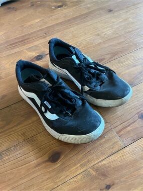 Vans Black and White MTE Ultrarange 2.0